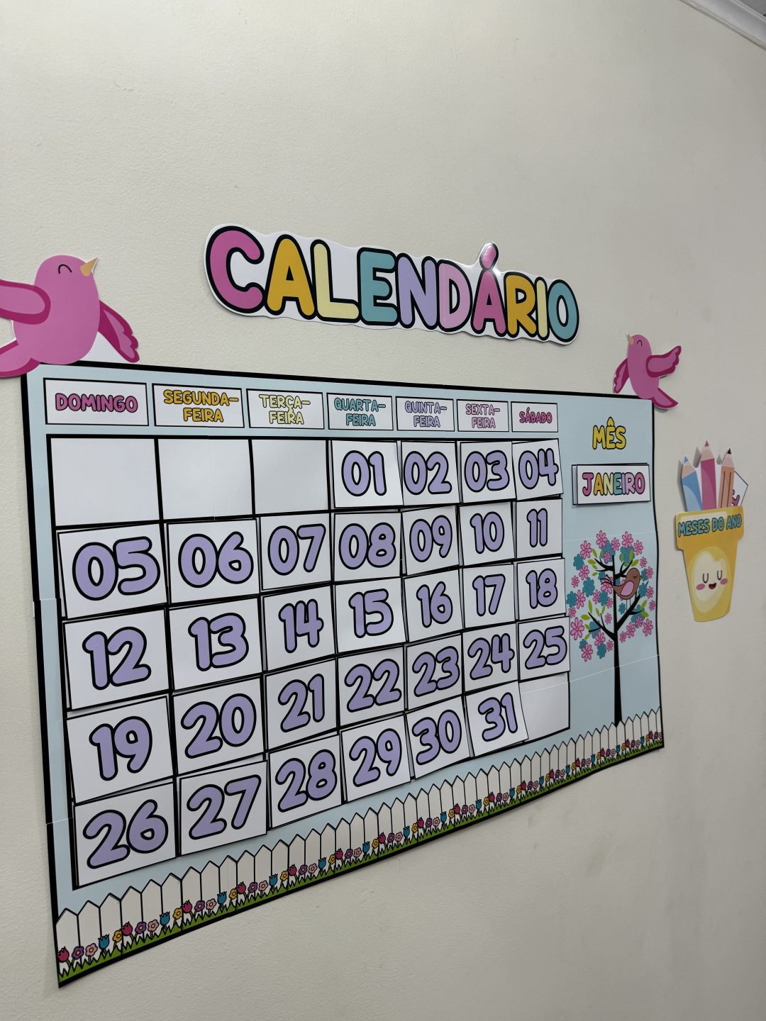 Calendário interativo tema jardim mágico da aprendizagem.