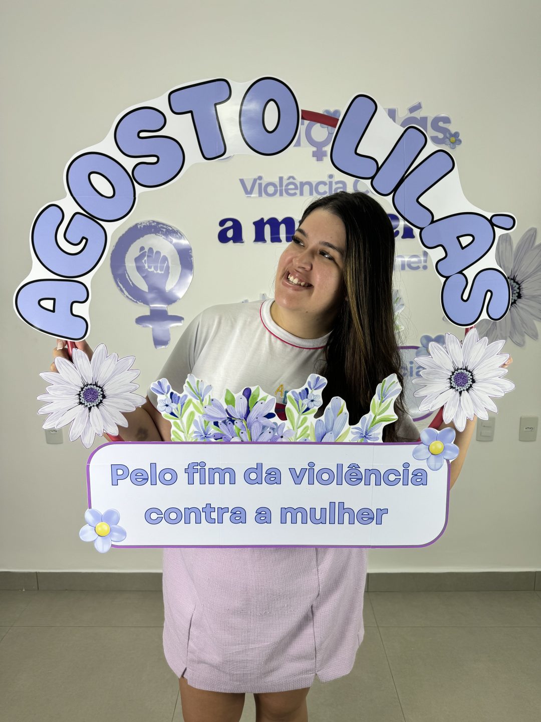 Moldura para foto no bambolê. Agosto Lilás. – Intervir cantinho do ...