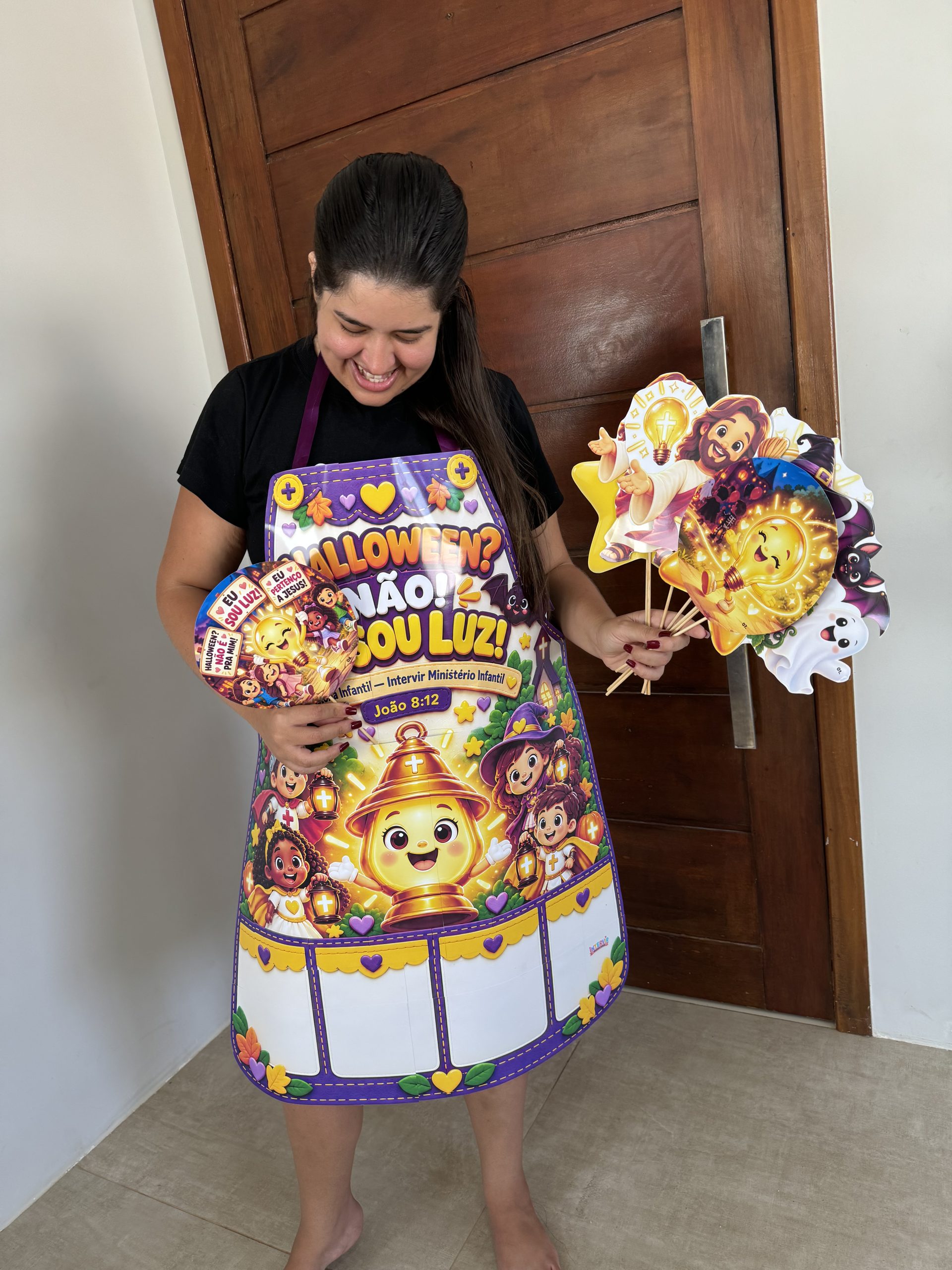 🎃✨ Avental de História — Halloween? Não! Eu Sou Luz! 💛